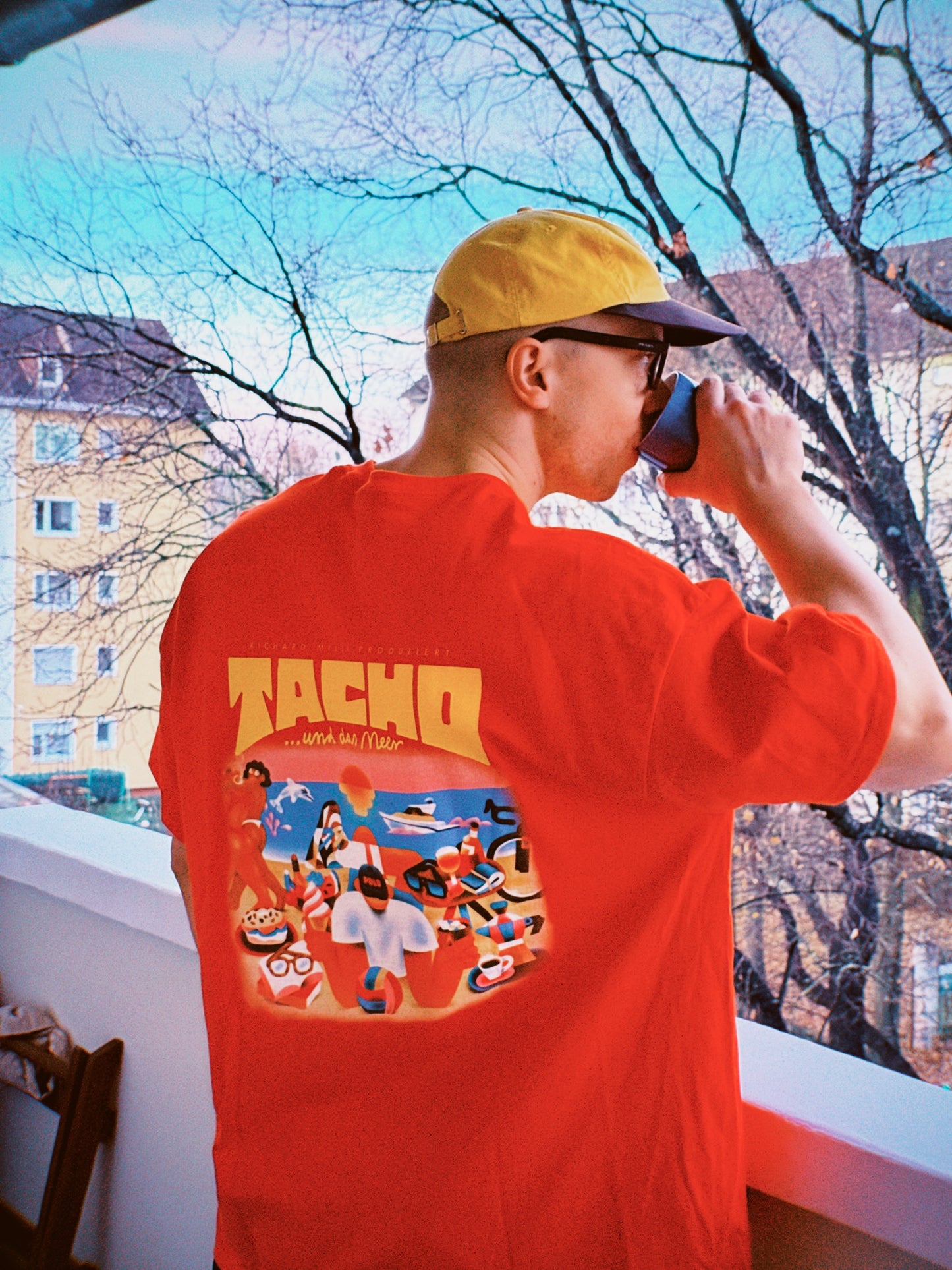 Tacho und Richard Milli – ... und das Meer – Red T-Shirt